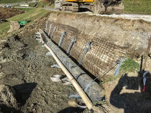 ANCRAGE ET DRAINAGE D’UNE PAROI D’EXCAVATION AFIN DE SOUTENIR UNE CONDUITE SOUTERRAINE