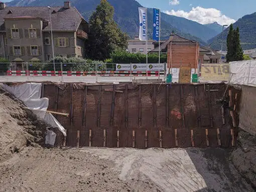 BLINDAGE D’UNE FOUILLE D’EXCAVATION EN BORDURE D’UNE ROUTE