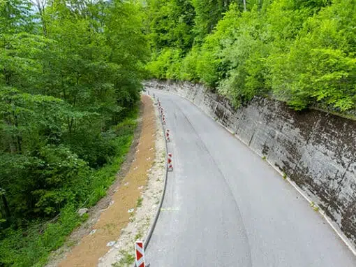 ANCRAGE PERMANENT D’UN TALUS EN BORD DE ROUTE